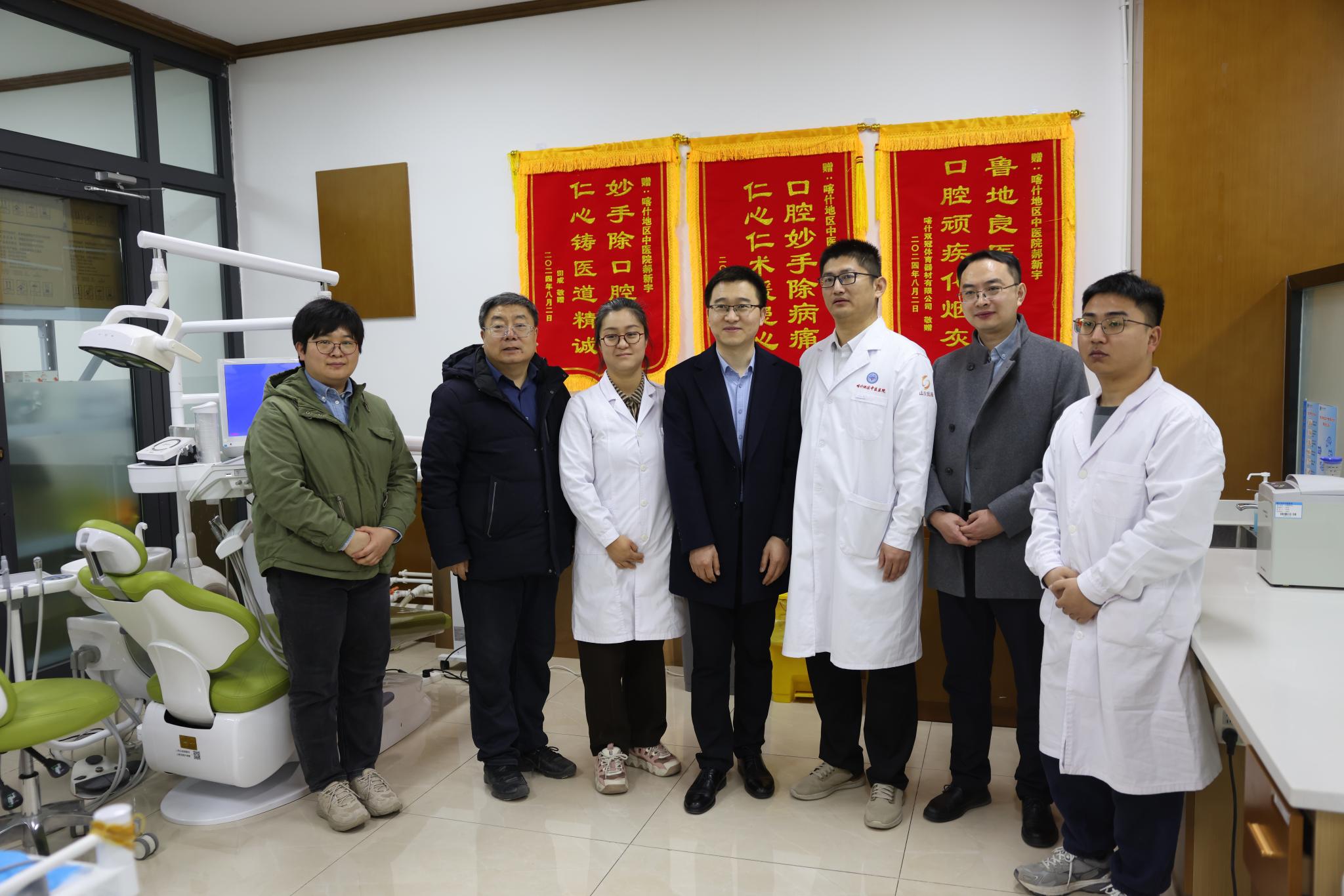 350VIP浦京集团一行赴新疆喀什开展“健康‘护’齿 微笑喀什”对口帮扶活动